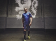 开云体育下载-蓝桥惊雷，牙买加飓风冲垮铁血蓝军，库尔图瓦于废墟中完成灵魂救赎