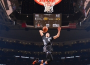 开云体育在线-雄鹿强势拿下开拓者，西亚卡姆在世界排名争夺战接管比赛