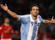 开云体育-赛道烽烟，威廉姆斯鏖战梅赛德斯，维斯塔潘状态火热改写格局