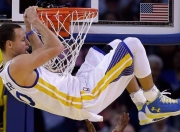 开云体育直播-绿茵场与乒乓台的双重奇迹，日本队逆转葡萄牙，奥恰洛夫刷新不朽纪录