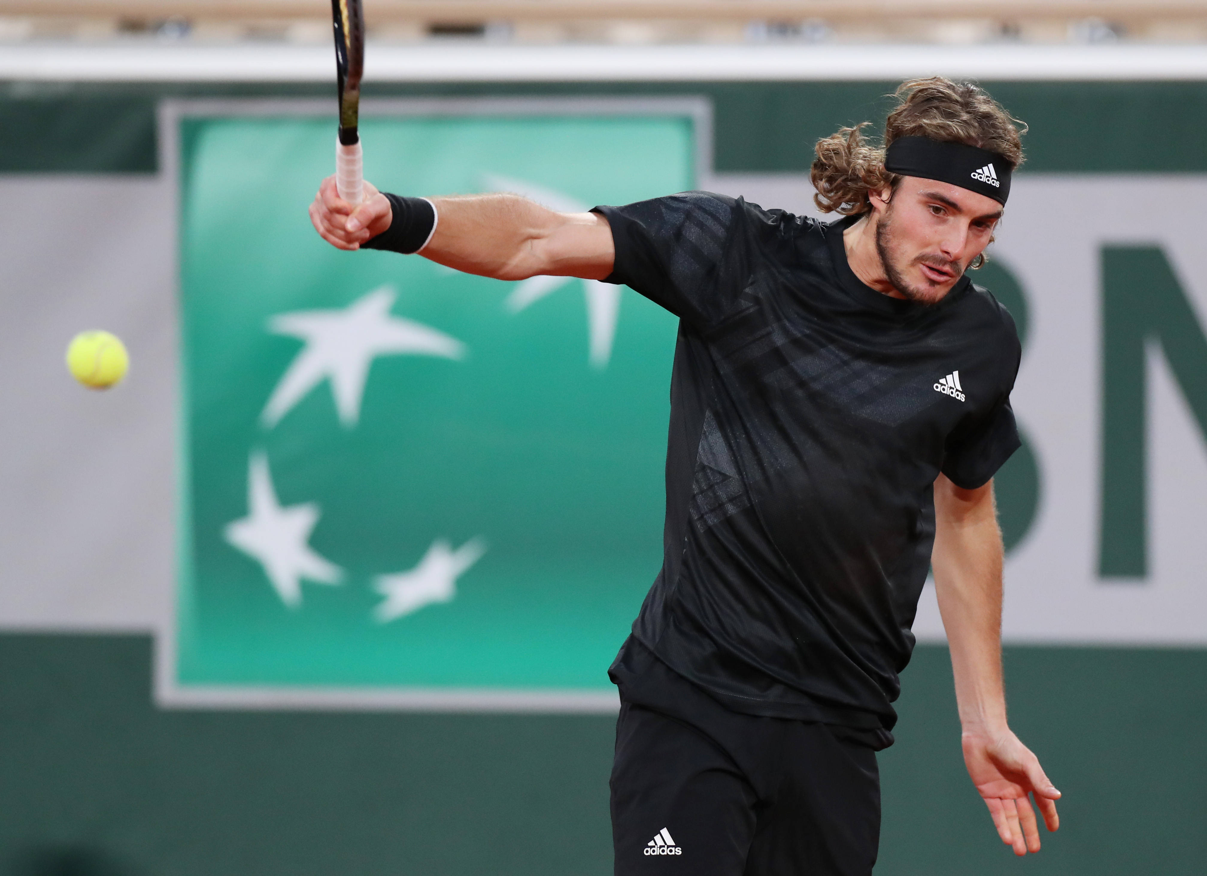 西班牙网球队绝杀法国网球队,西西帕斯送出助攻的简单介绍 西班牙网球队绝杀法国网球队,西西帕斯送出助攻的简单介绍