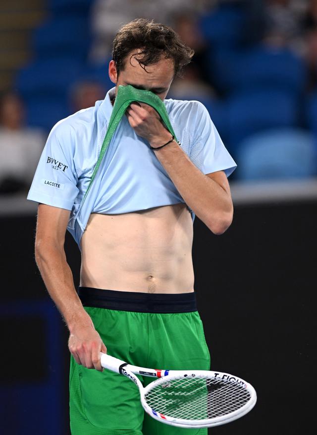 世界网球队爆冷欧洲网球队,梅德韦杰夫统治全场的简单介绍 世界网球队爆冷欧洲网球队,梅德韦杰夫统治全场的简单介绍