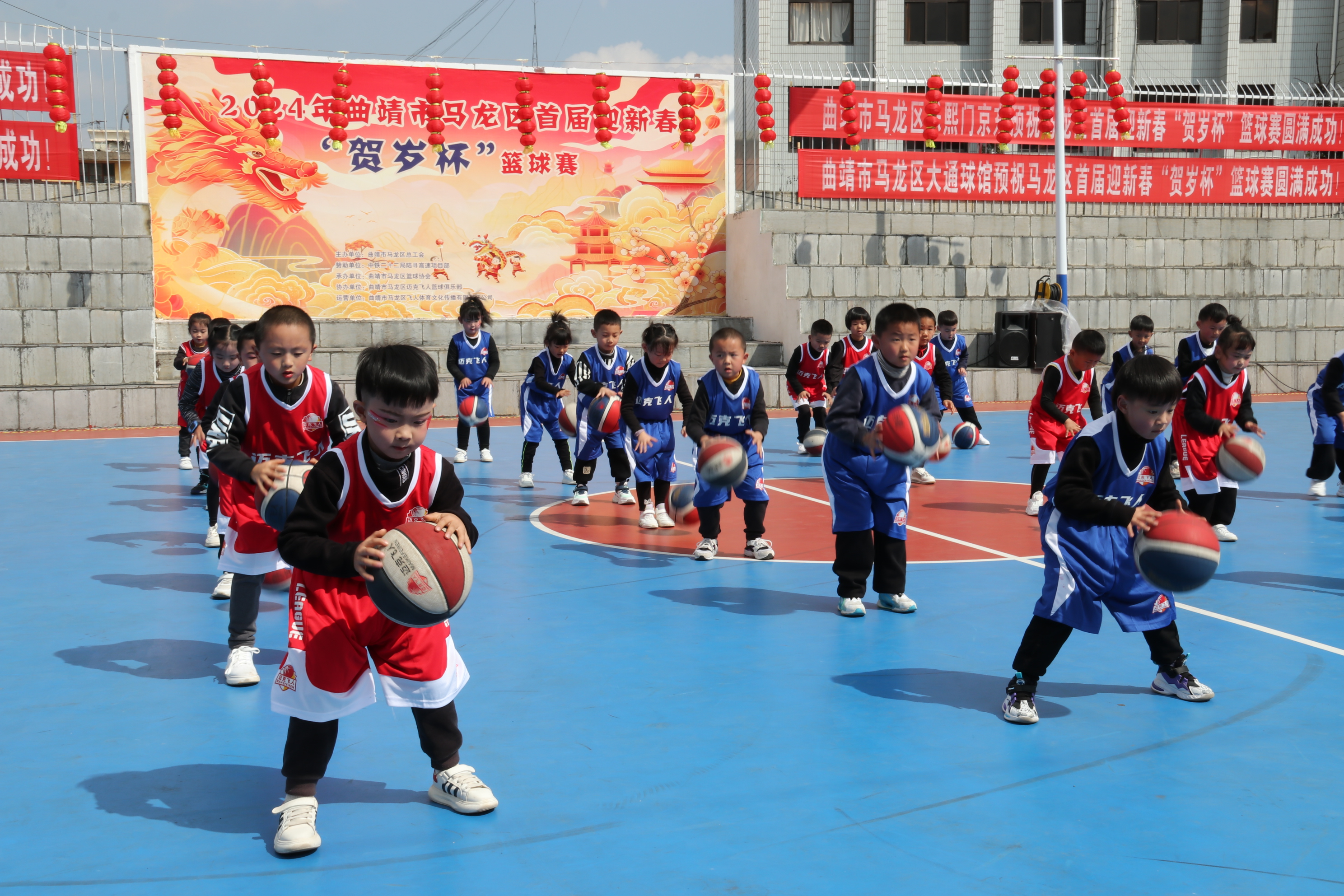 篮球比赛的风采吸引了众多球迷