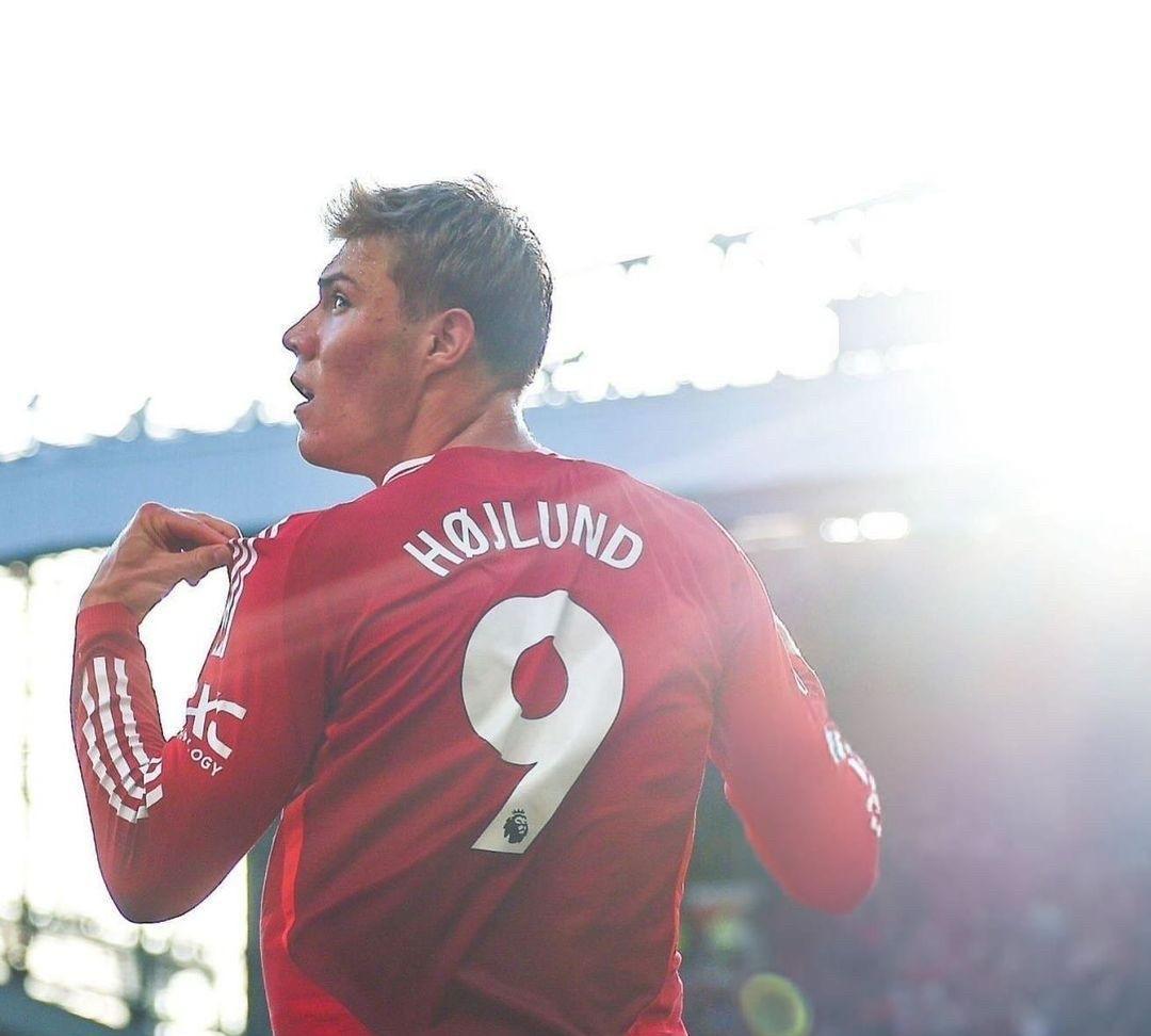 关于曼联后卫进攻突破,球队攻防平衡的信息 关于曼联后卫进攻突破,球队攻防平衡的信息